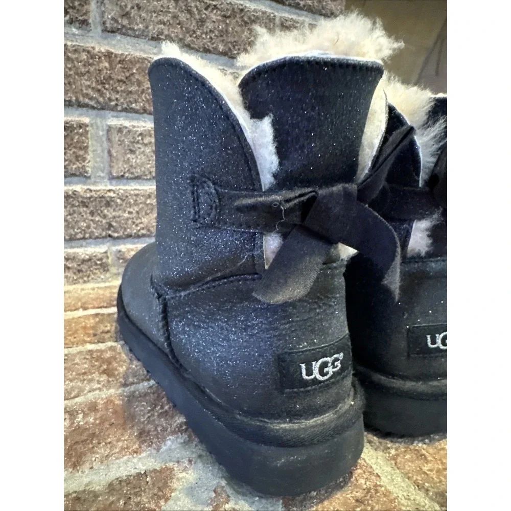 UGG Mini Bailey Bow Sparkle Boot Womens Size 8 Black, Fur Lined Bow